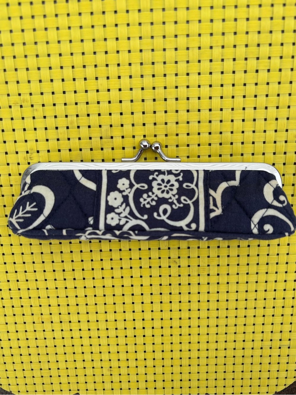 Vera Bradley Twirly Birds Pattern Kiss-Lock Accessory Case